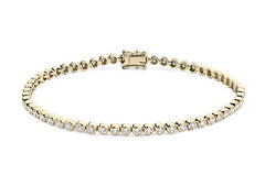 Round Diamonds set in Yellow Gold